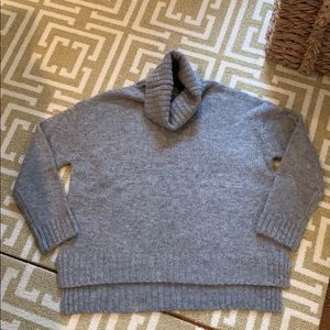 Karlie gray sweater size small